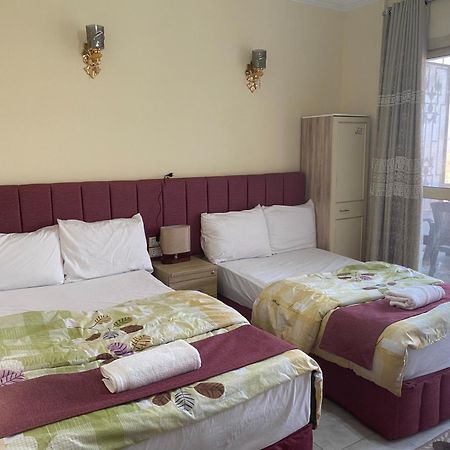 Pyramita Hotel Ghatati エクステリア 写真