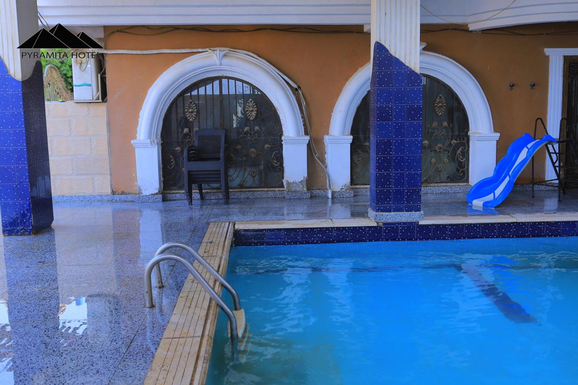 Pyramita Hotel Ghatati エクステリア 写真