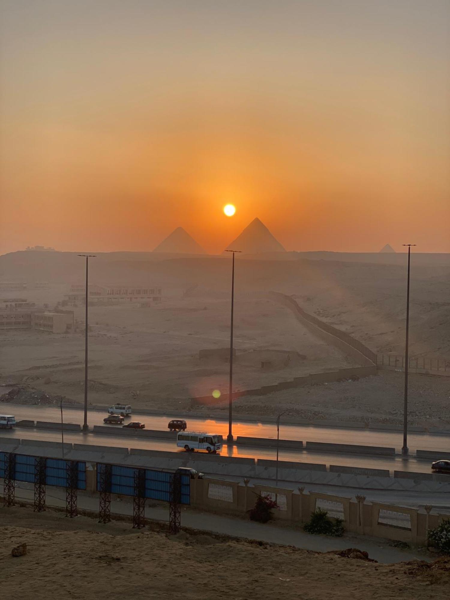 Pyramita Hotel Ghatati エクステリア 写真