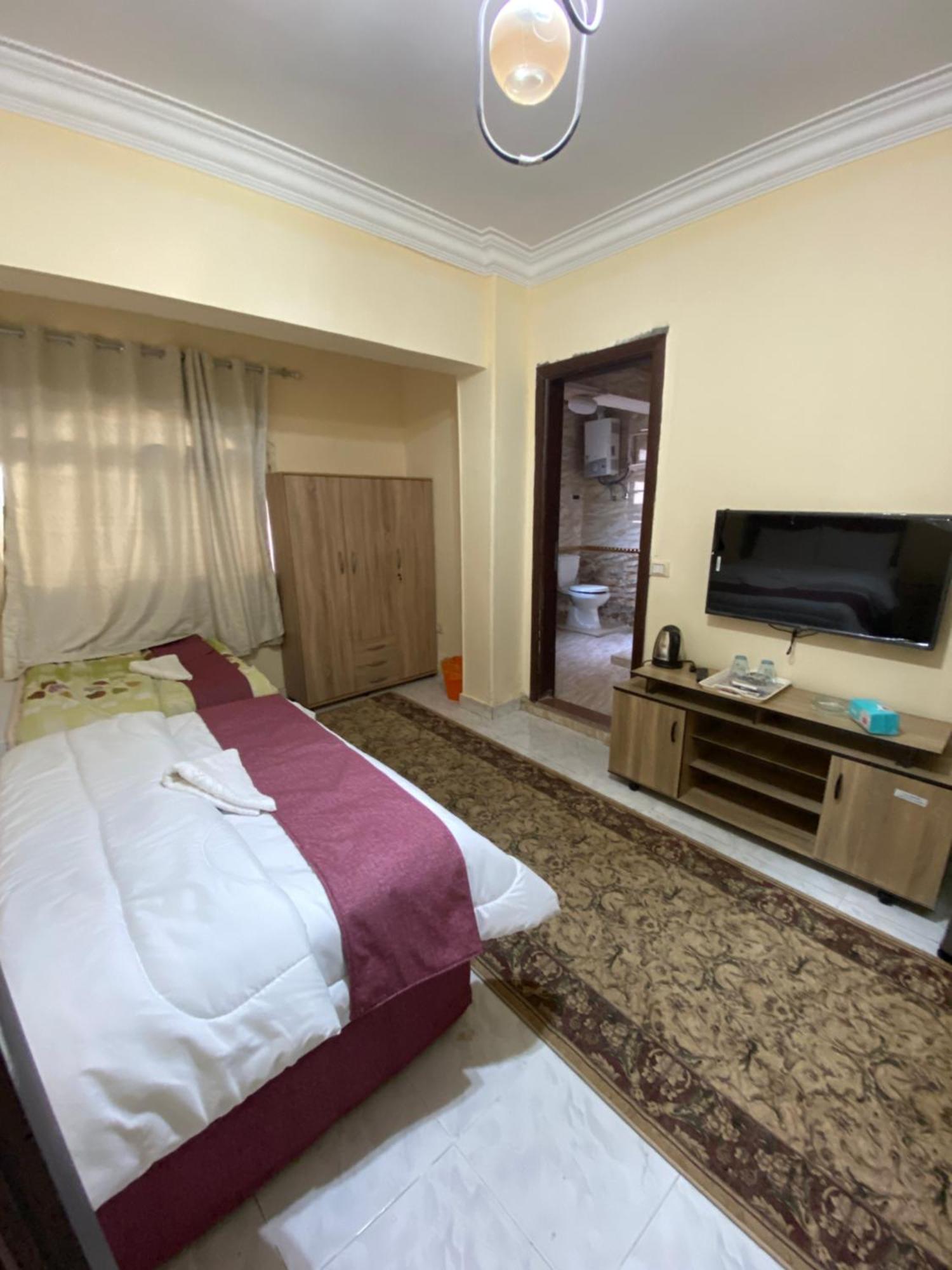 Pyramita Hotel Ghatati エクステリア 写真