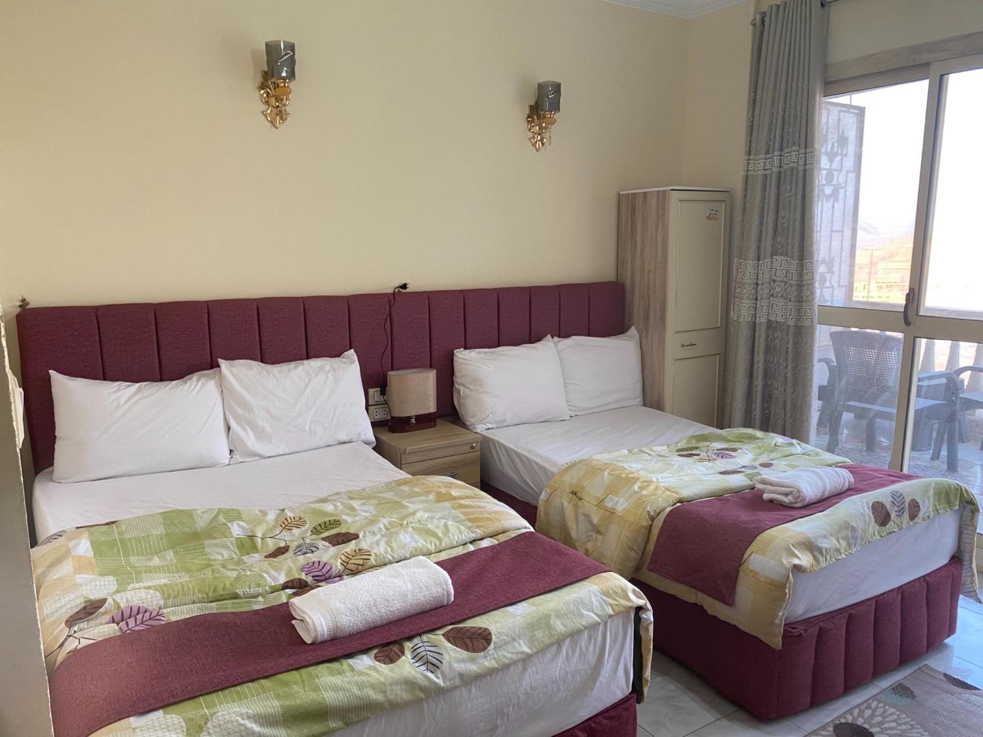 Pyramita Hotel Ghatati エクステリア 写真