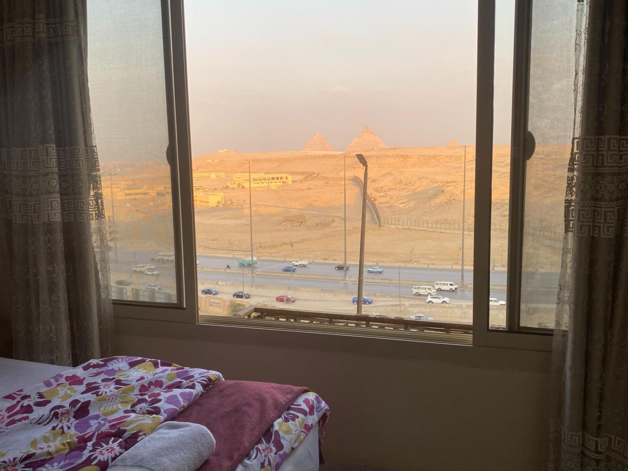 Pyramita Hotel Ghatati エクステリア 写真