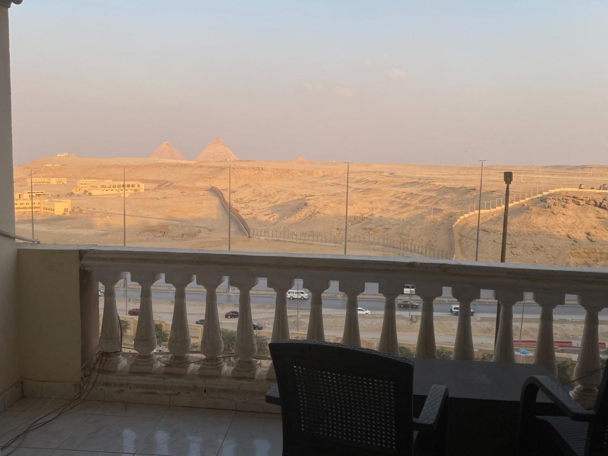 Pyramita Hotel Ghatati エクステリア 写真