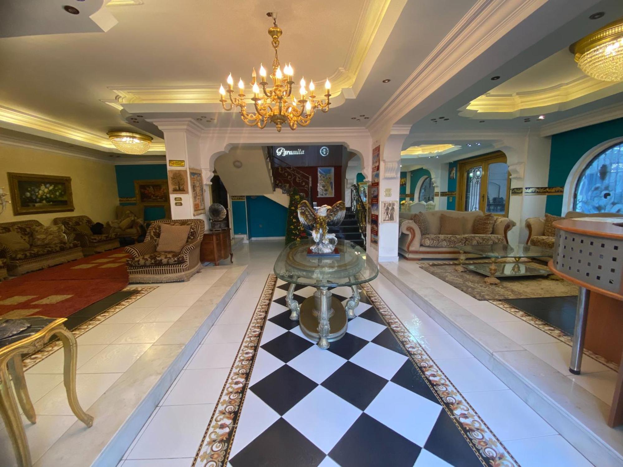Pyramita Hotel Ghatati エクステリア 写真