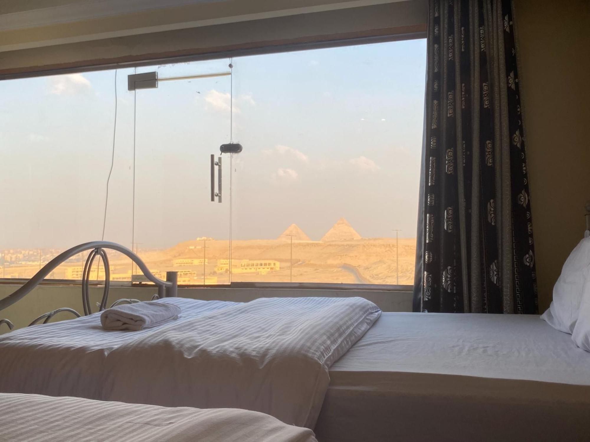 Pyramita Hotel Ghatati エクステリア 写真