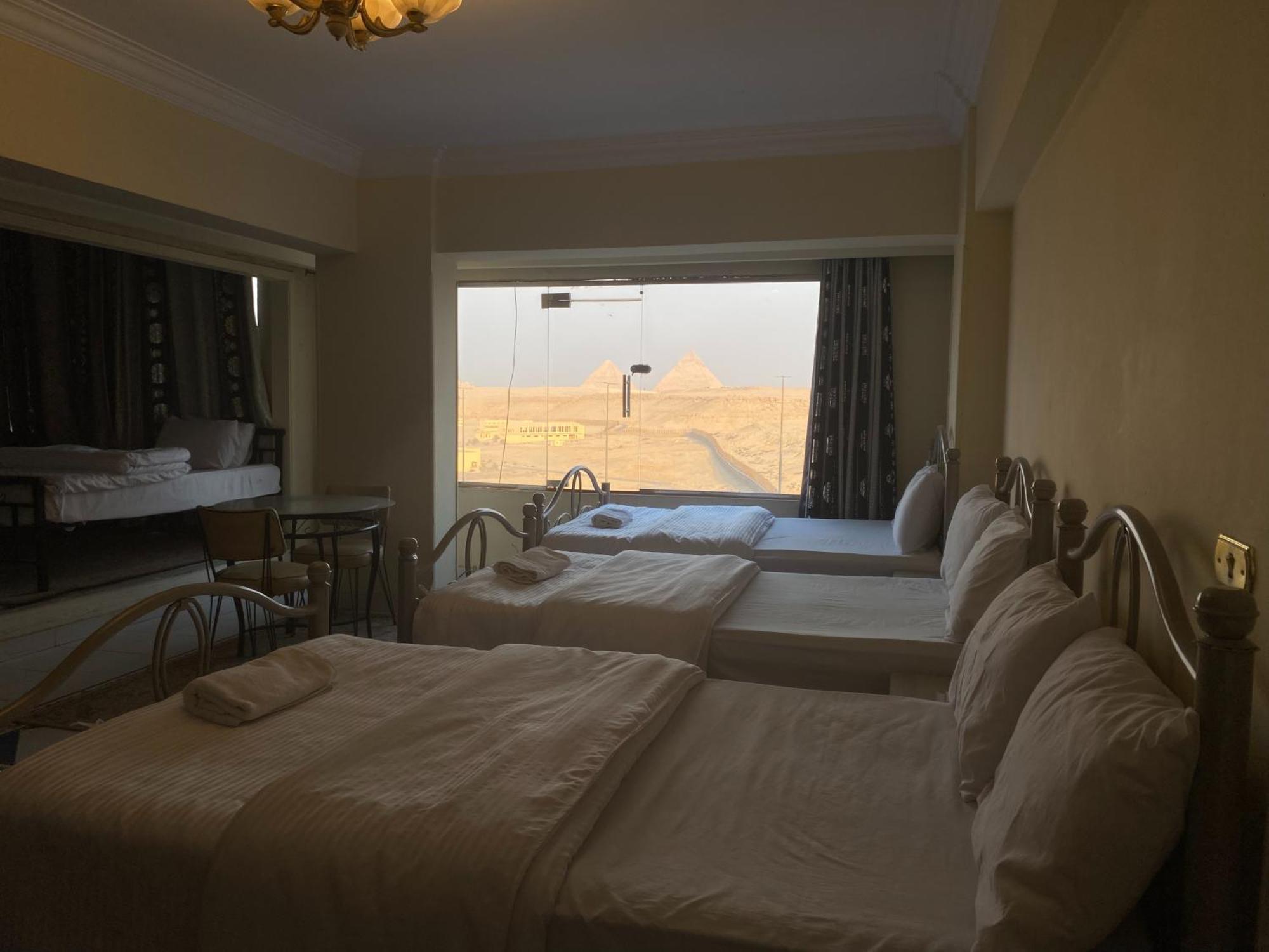 Pyramita Hotel Ghatati エクステリア 写真