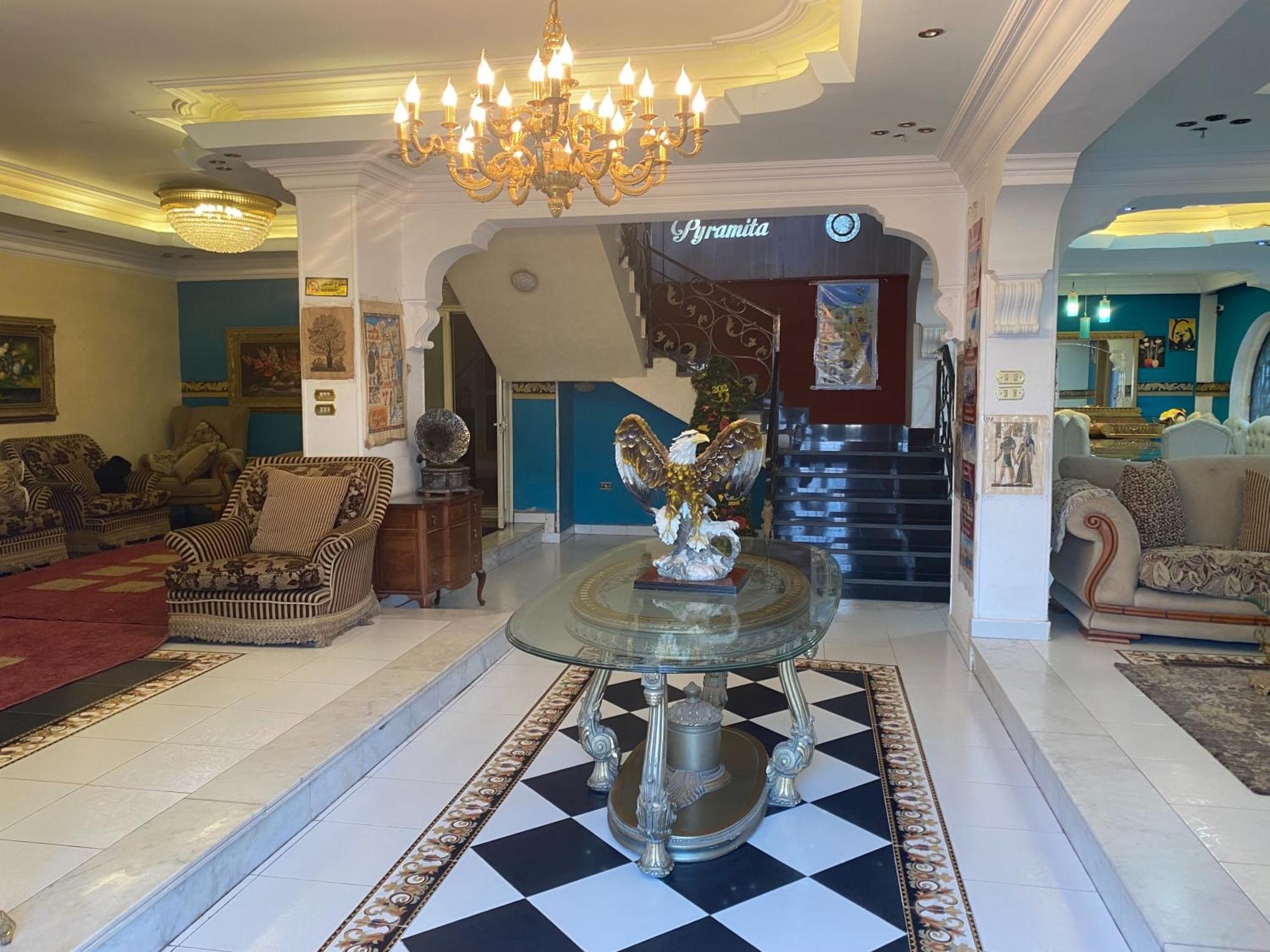 Pyramita Hotel Ghatati エクステリア 写真
