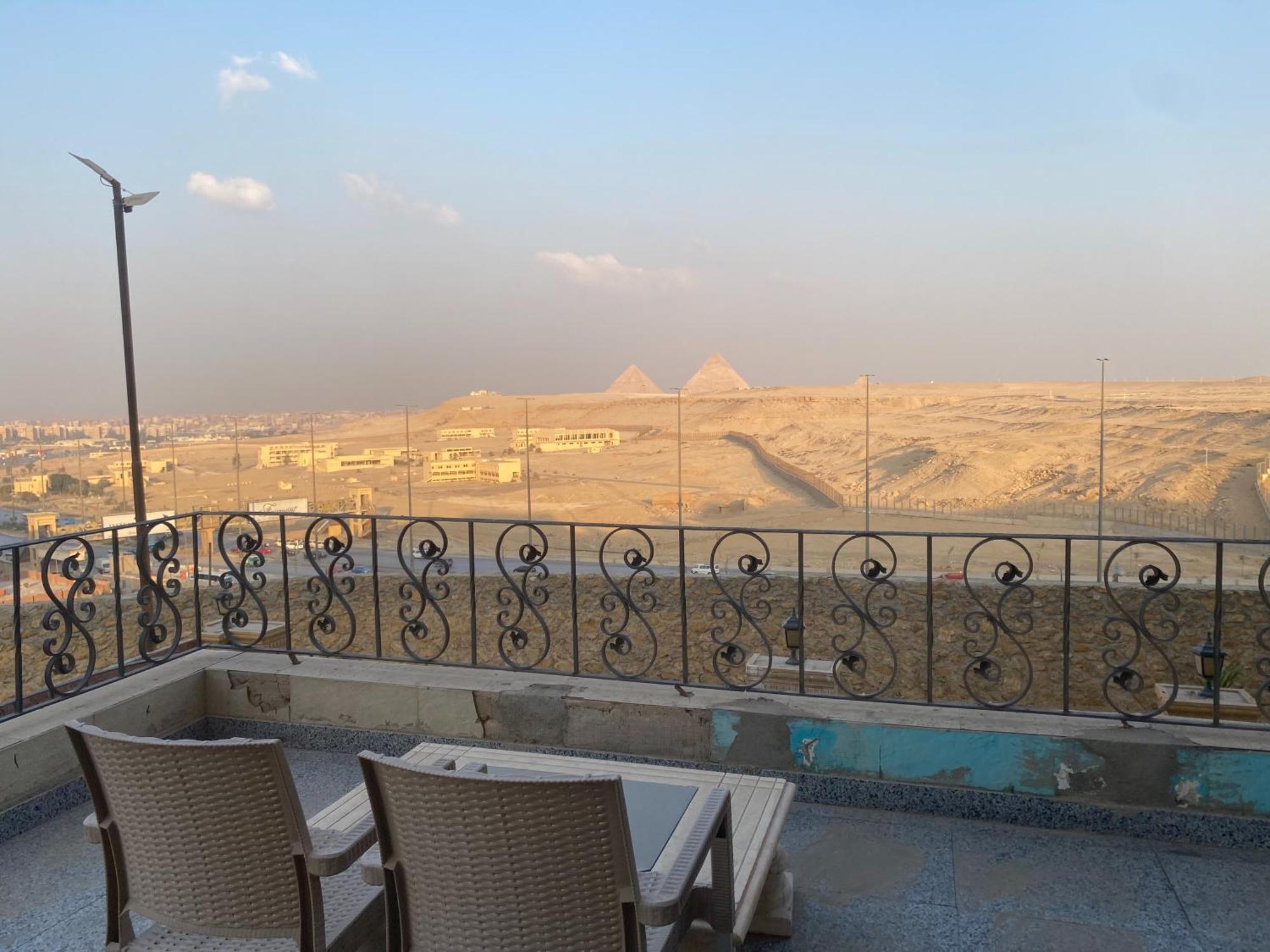 Pyramita Hotel Ghatati エクステリア 写真